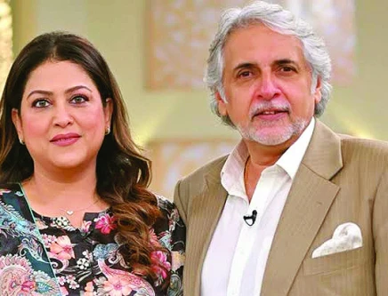 Kaiser Nizamani expressing love for wife Fazila Qazi