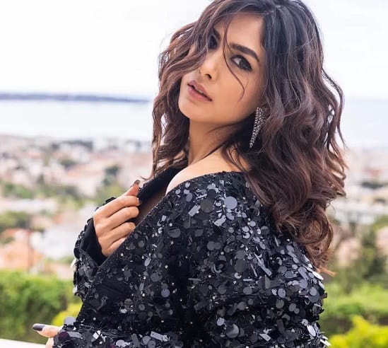 Mrunal Thakur faces backlash over Bipasha Basu comment