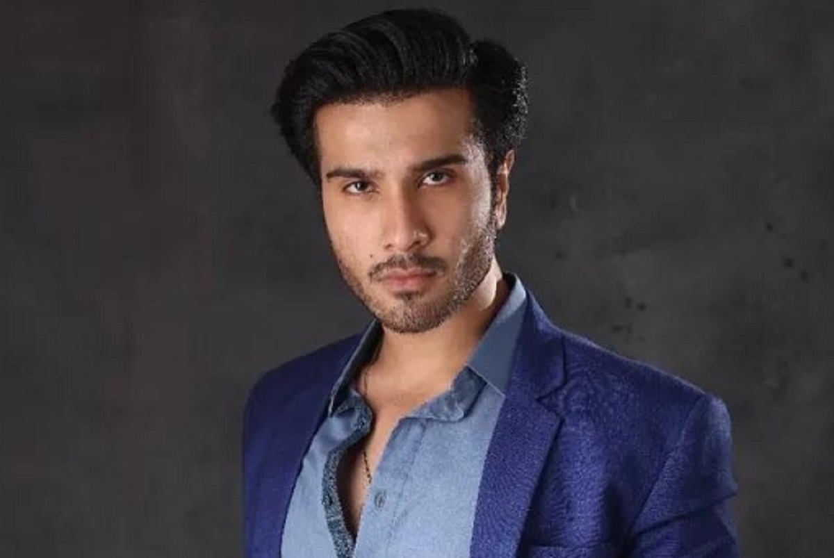Feroze Khan arguing with female journalist at press conference 2025