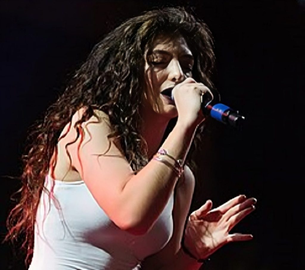 Lorde Biography & Discography: From New Zealand Teen Prodigy to Global Pop Icon Lorde Biography & Discography: From New Zealand Teen Prodigy to Global Pop Icon