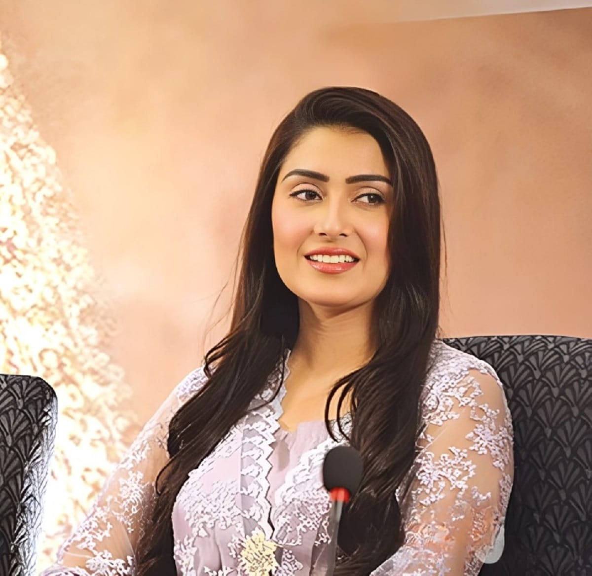 Ayeza Khan Makes Bold Move Declining Bollywood Film Offer — Chooses Local Projects