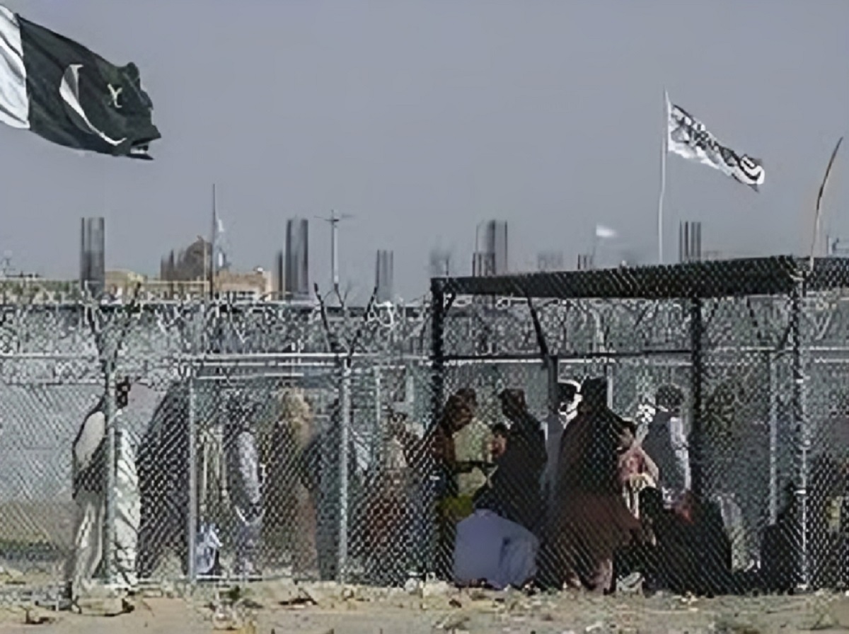 Pakistan and Afghanistan border tensions escalate after failed peace talks in October 2025.