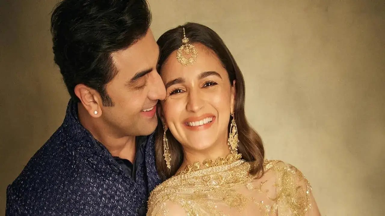 Ranbir Kapoor and Alia Bhatt celebrating Diwali at Vastu