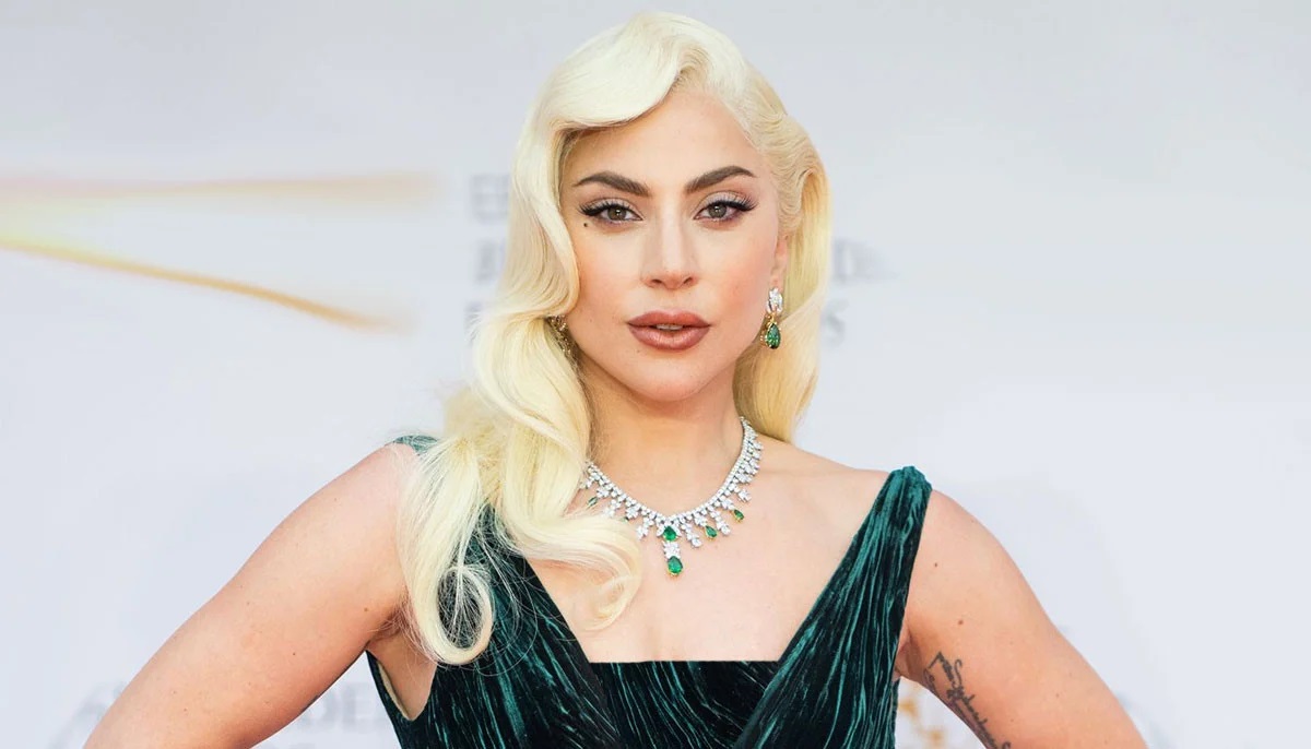 Lady Gaga new look with jet-black hair