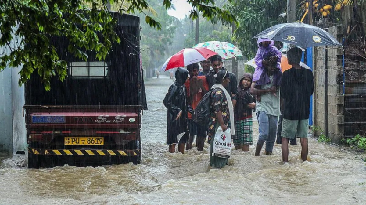 Flooded street in Colombo during Sri Lanka floods 2025