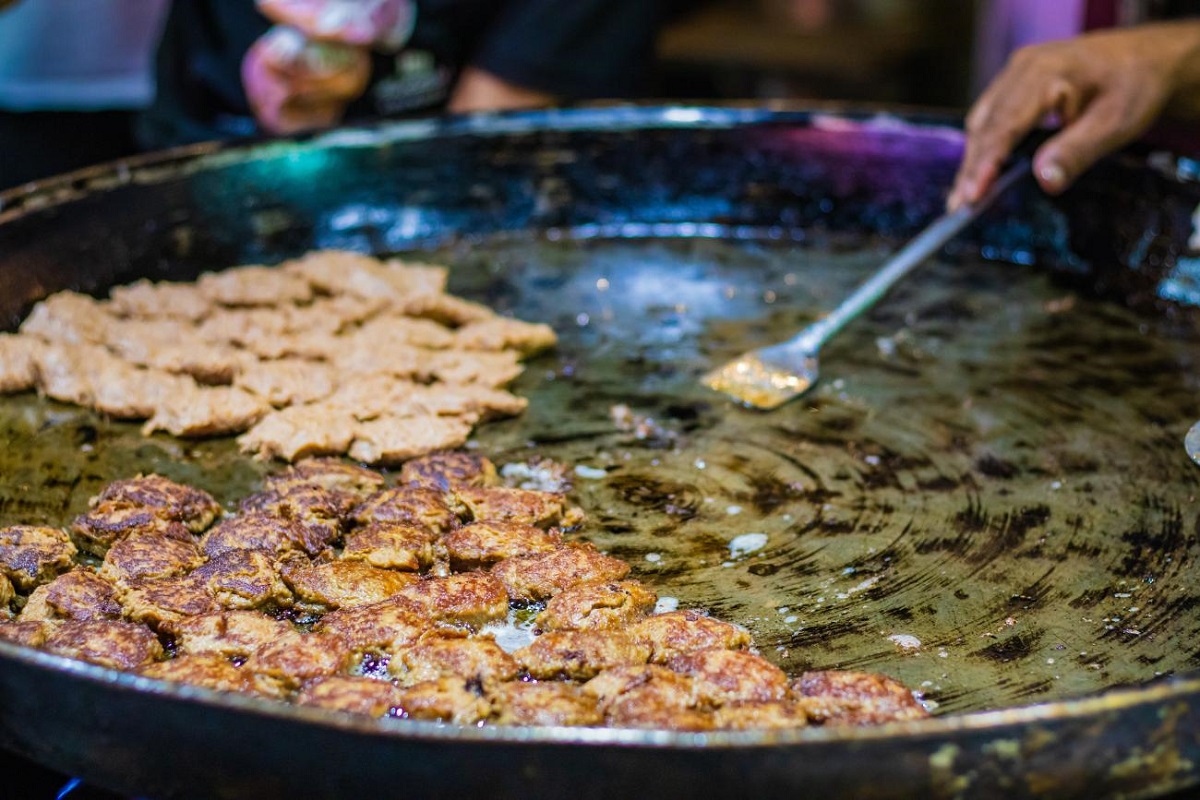 Tunday Kababi street vendor in Lucknow serving traditional kebabs.