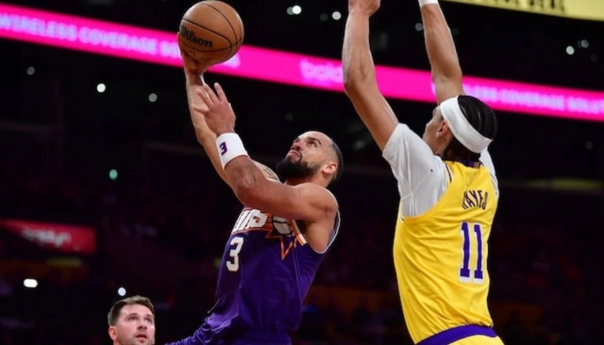 Dillon Brooks mocking LeBron James after dunk during Suns vs Lakers game — Dillon Brooks mocks LeBron James
