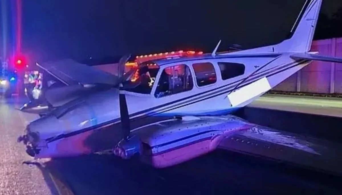 Small plane crash on Florida highway emergency landing