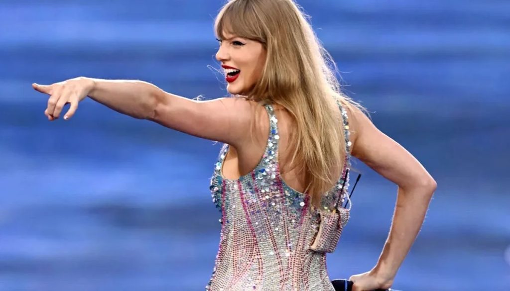 Taylor Swift Subtly Boosts ‘The Life of a Showgirl’—Fans React Wildly Taylor Swift Subtly Boosts ‘The Life of a Showgirl’—Fans React Wildly