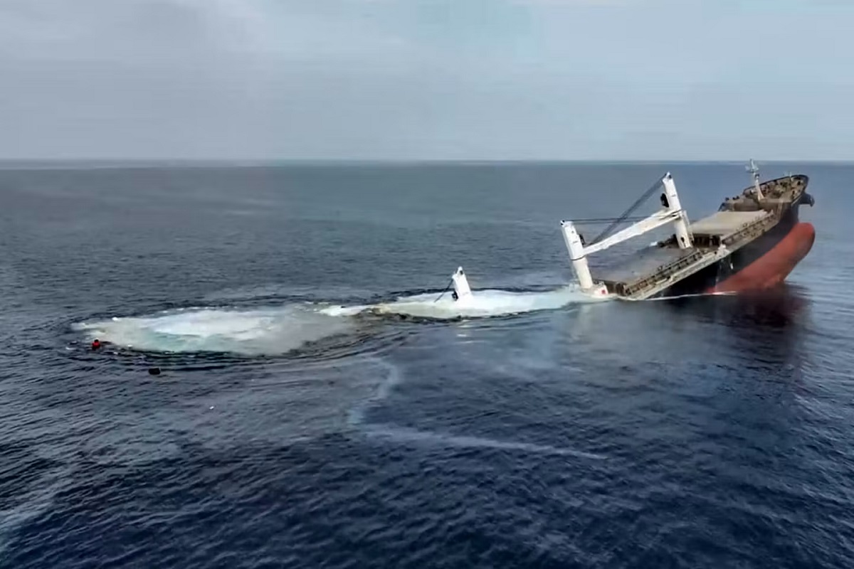 Houthi threat to join Iran war near Bab al-Mandab Strait