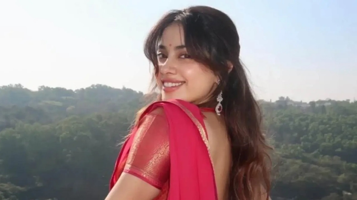 Janhvi Kapoor Breaks Silence on Paparazzi Angles & “Bheegi Saree” Buzz
