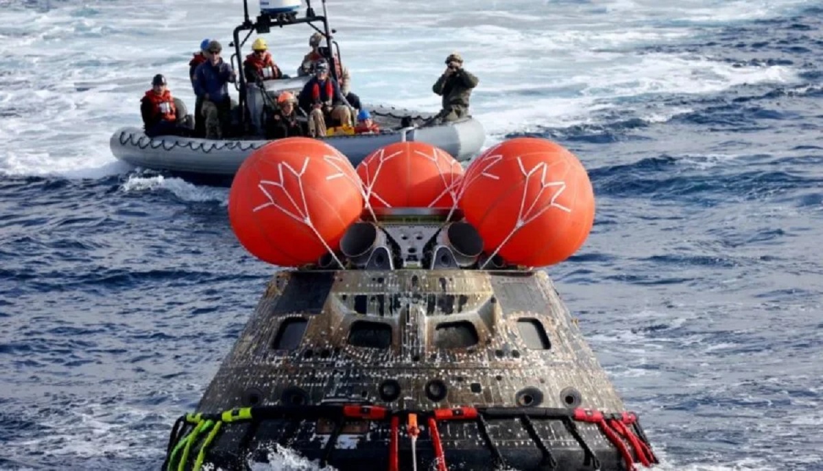 NASA Artemis II splashdown NASA mission Orion capsule re-entry heat shield