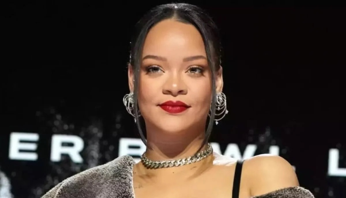 Rihanna Shocks Music World With 200M RIAA Milestone