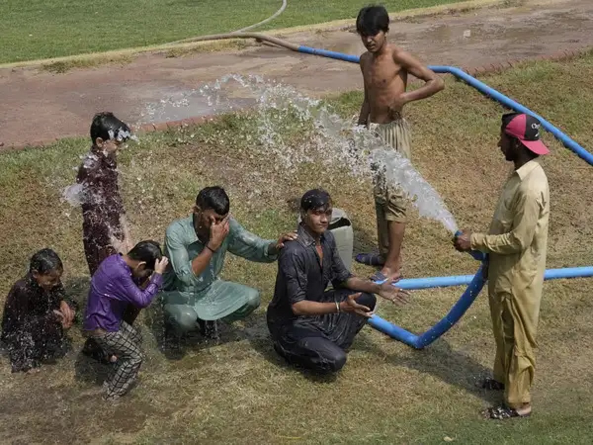 Pakistan heatwave pushes Dadu temperature to 49°C in May 2026