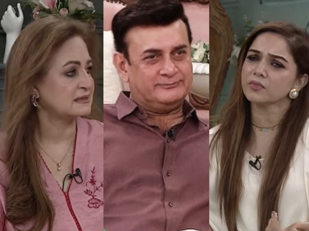 Host Nida Yasir sitting with actors Shahood Alvi, Leyla Zuberi, and Fahima Awan during a television broadcast.