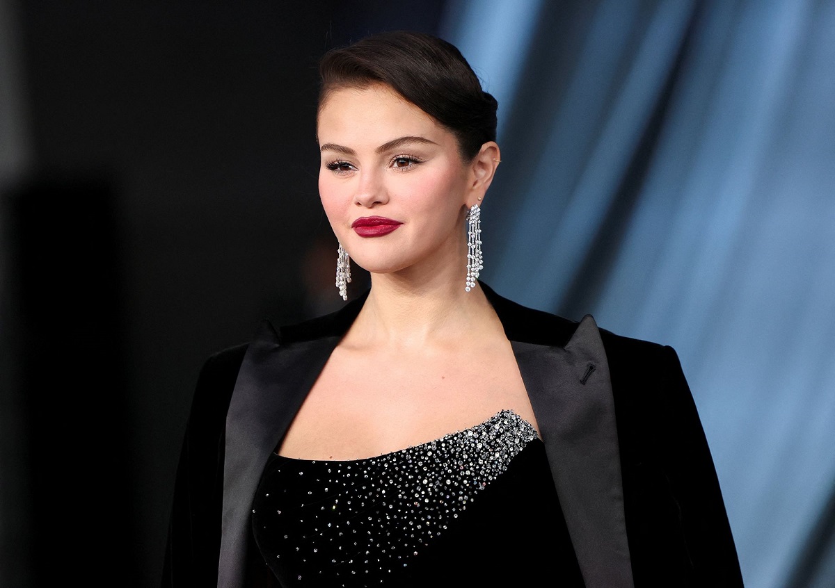 Selena Gomez speaking at a public event next to a mental health startup graphic representing the Wondermind fraud lawsuit.